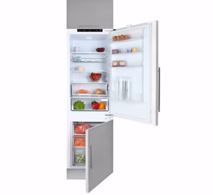 Frigorífico combi integrable por sistema de guía deslizante y display en el interior