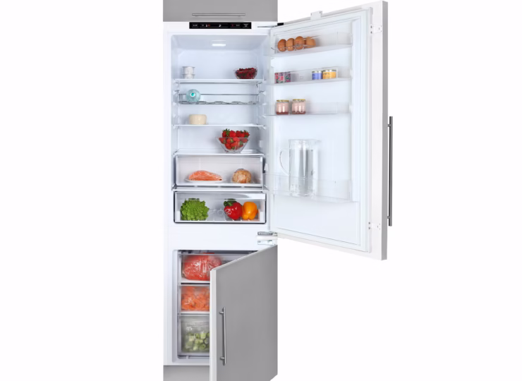 Frigorífico combi integrable por sistema de guía deslizante y display en el interior