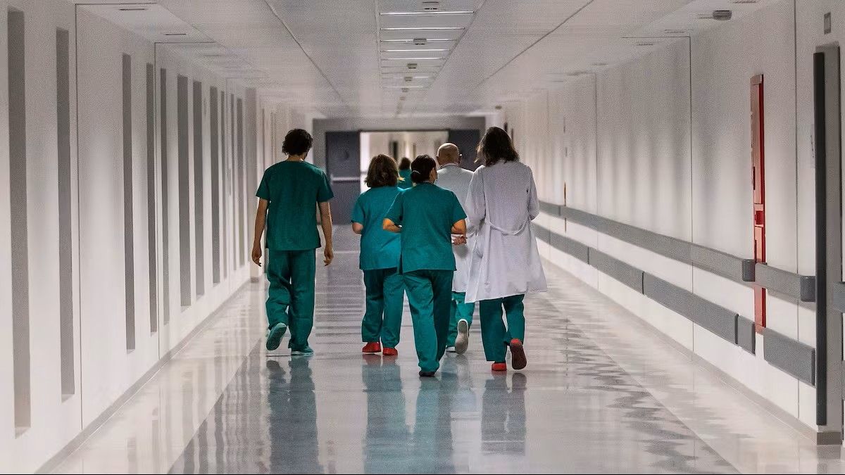 La relación entre las bajas laborales y las listas de espera sanitarias pone el foco sobre las comunidades autónomas