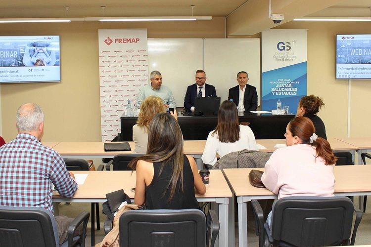 SESIÓN FORMATIVA SOBRE ENFERMEDAD PROFESIONAL EN LA SEDE COLEGIAL DE BALEARES