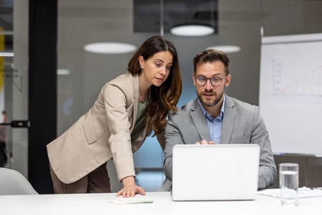 La conducta tipificada en el art. 23.1 a) de la LISOS no precisa del conocimiento del empresario incumplidor de que el trabajador era perceptor de prestaciones de Seguridad Social incompatibles con el trabajo por cuenta ajena
