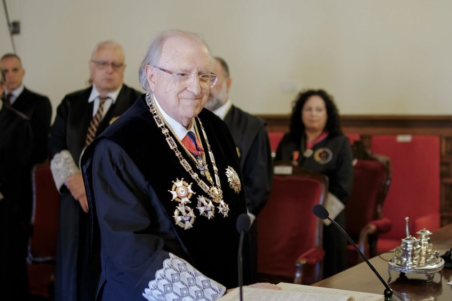 EL CONSEJO ANDALUZ DE COLEGIOS OFICIALES DE GRADUADOS SOCIALES NOMBRA A JOSÉ BLAS FERNÁNDEZ SÁNCHEZ PRESIDENTE DE HONOR