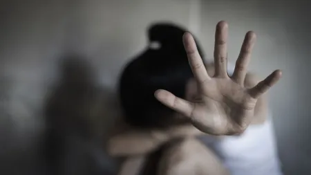 Homem de 37 anos detido por violência doméstica fica sob vigilância eletrónica
