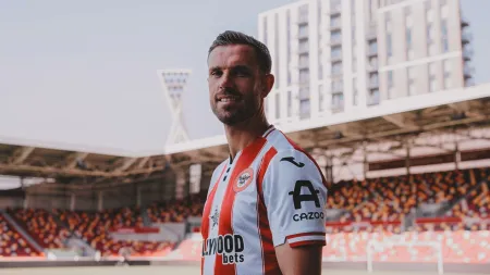 Jordan Henderson junta-se ao Brentford e regressa à Premier League