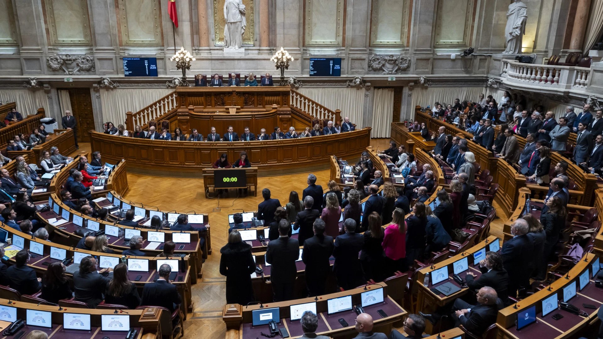 Assembleia da República aprova redução do IRS e compromissos fiscais para 2026