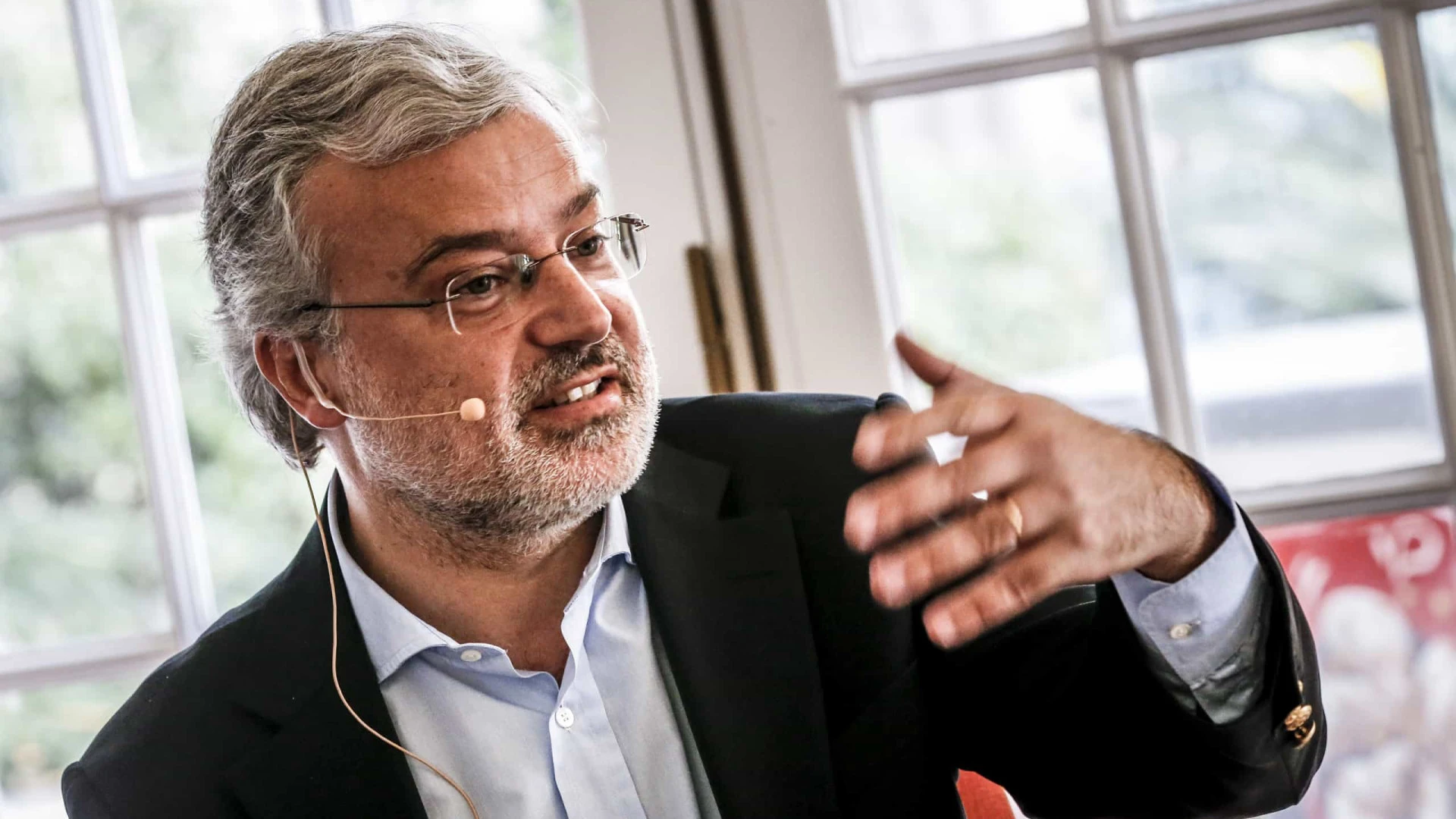 "António José Teixeira justifica demissão como necessária para a renovação"