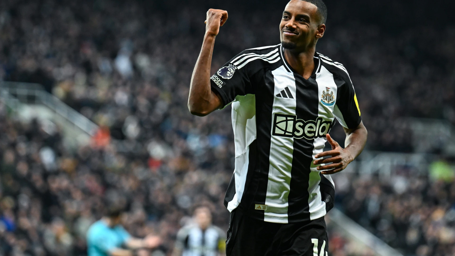 Liverpool prepara oferta avassaladora por Isak, mas Newcastle reluta em negociar