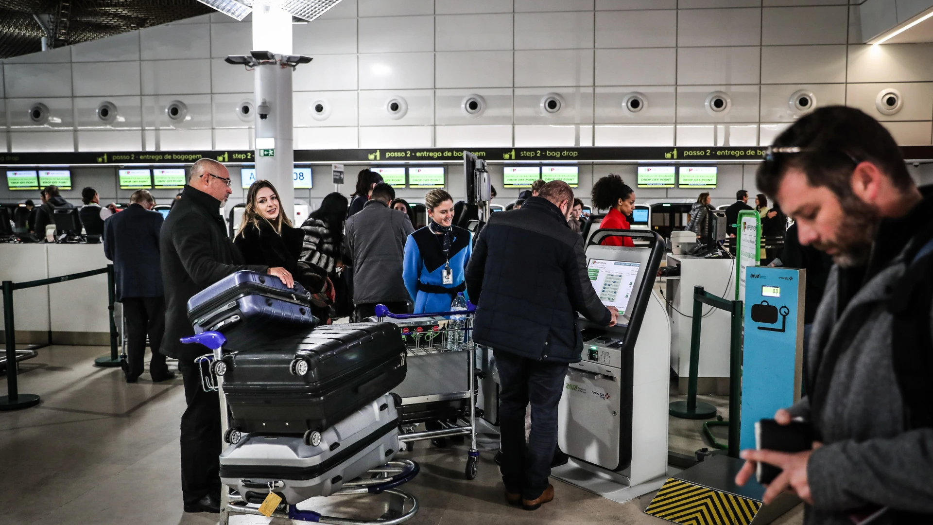 Ryanair critica atrasos nos aeroportos portugueses e pede ação urgente