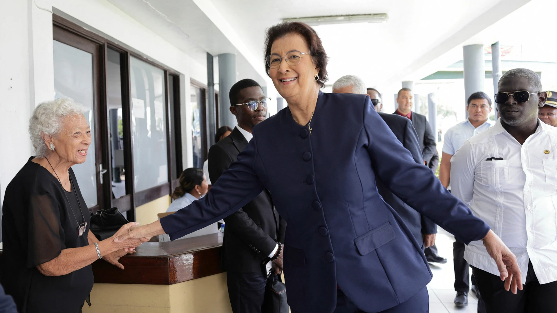 Jennifer Geerlings-Simons assume presidência do Suriname com foco na mudança