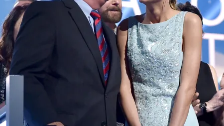 Scott Swift, pai de Taylor, recupera de cirurgia com o apoio da família