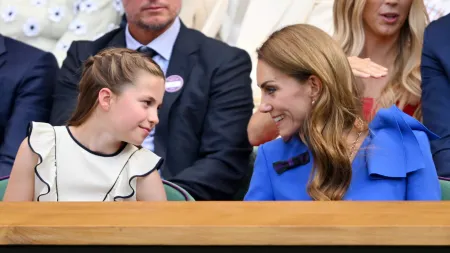 O gesto carinhoso da princesa Charlotte para refrescar a mãe
