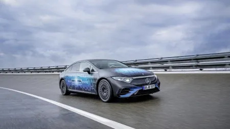 Mercedes-Benz aposta em baterias de estado sólido para revolucionar os elétricos
