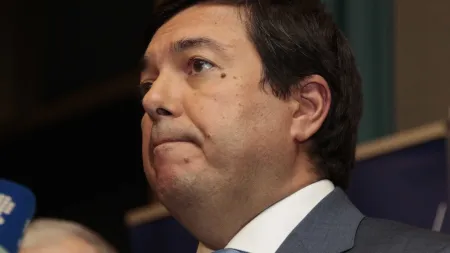 Médicos podem alcançar 400.000€ anuais com cirurgias extras, admite responsável do SNS