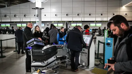 Ryanair critica atrasos nos aeroportos portugueses e pede ação urgente