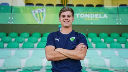 Xabi Huarte reforça Tondela com contrato até 2028
