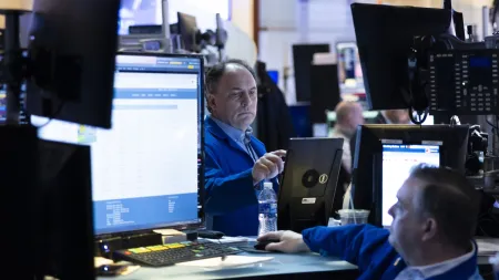 Wall Street experimenta recuperação após declarações de Trump sobre Jerome Powell