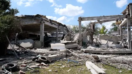Ataque aéreo russo em Donetsk causa mortes e numerosos feridos