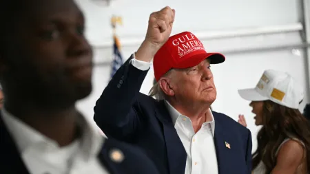 "Trump Anuncia Mudanças na Receita da Coca-Cola: Cana de Açúcar à Vista"