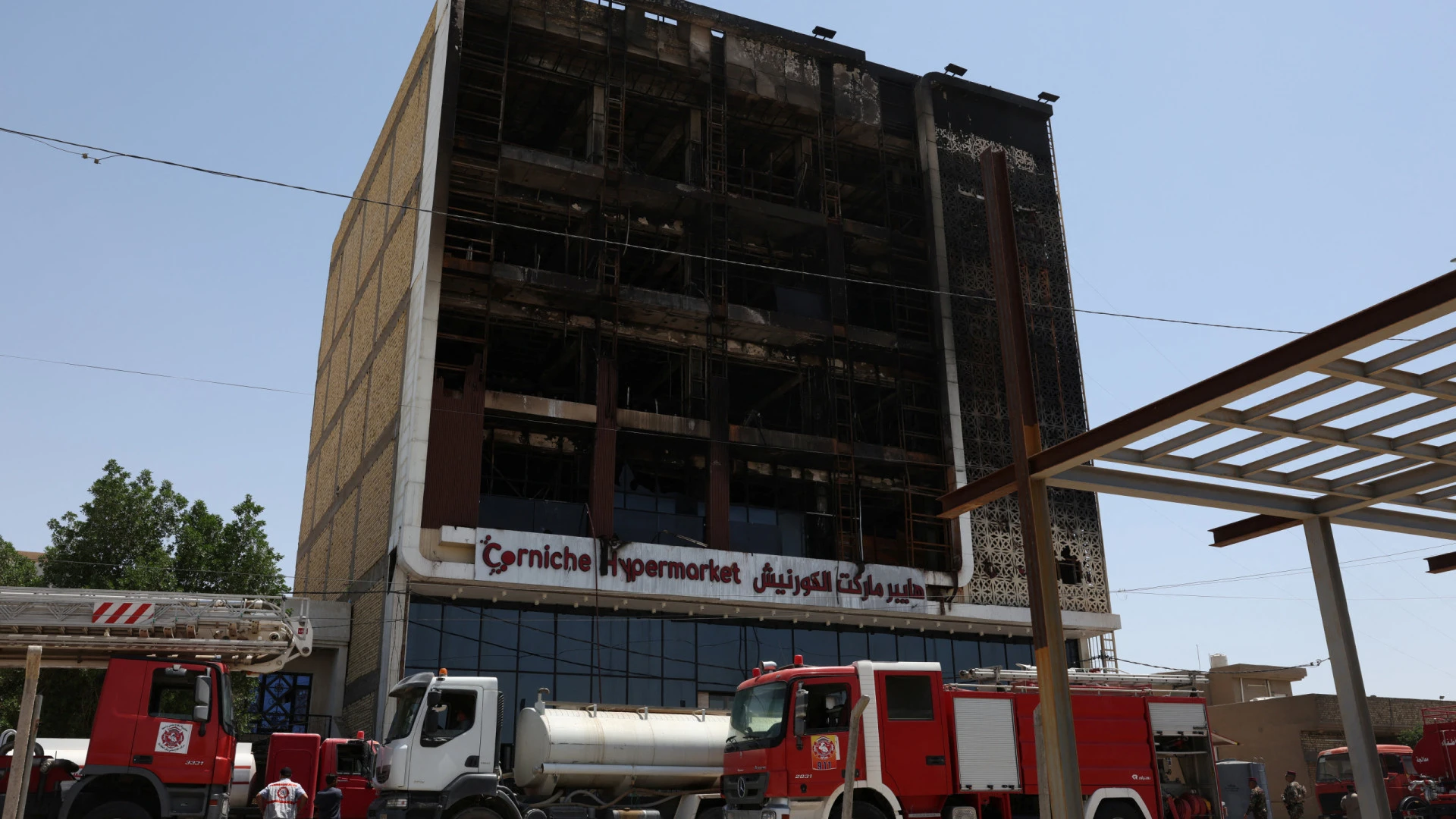 Tragédia no Iraque: Incêndio em centro comercial provoca 63 vítimas fatais