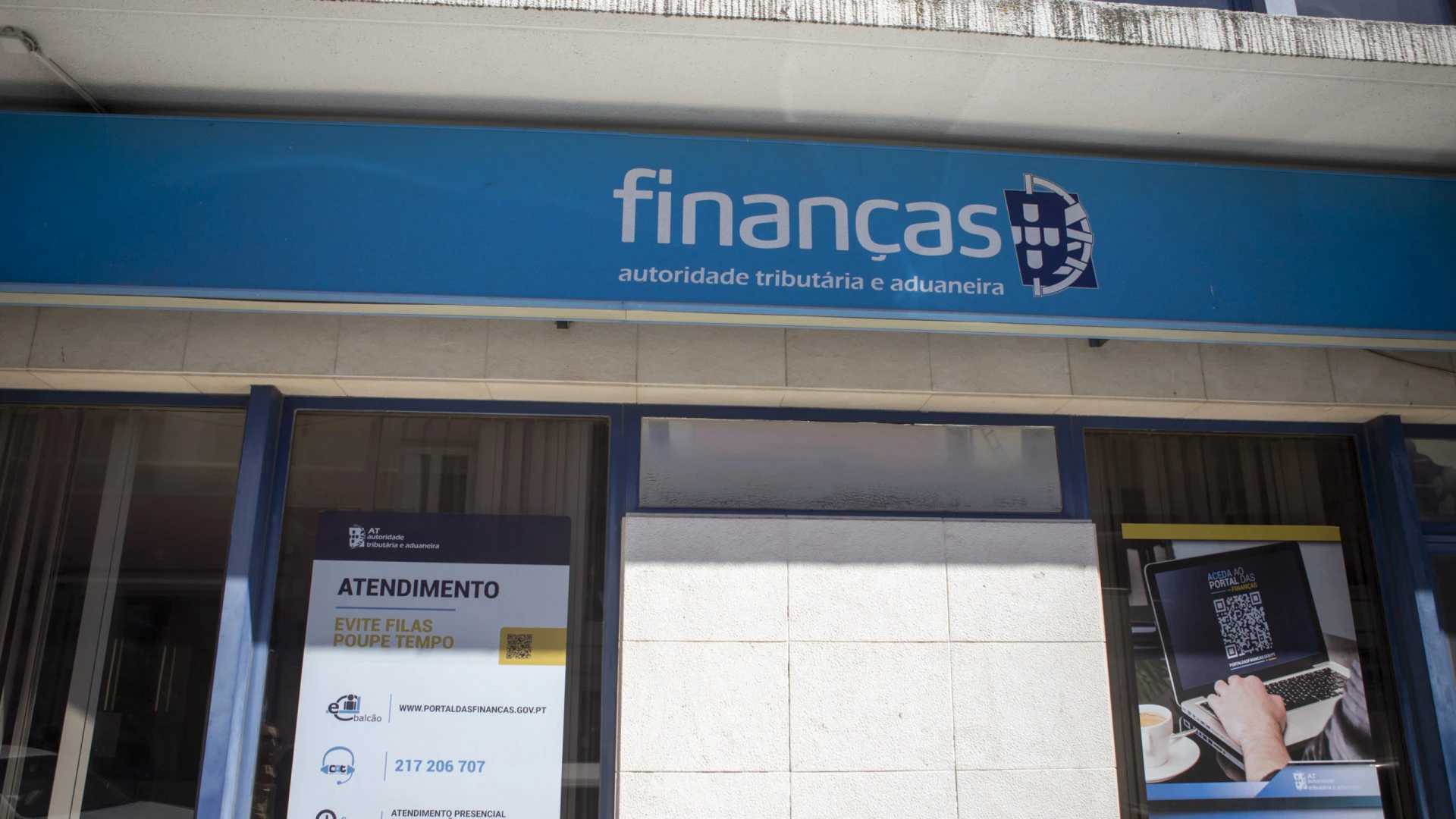 Cuidado com novos 'emails' fraudulentos que imitam a Autoridade Tributária