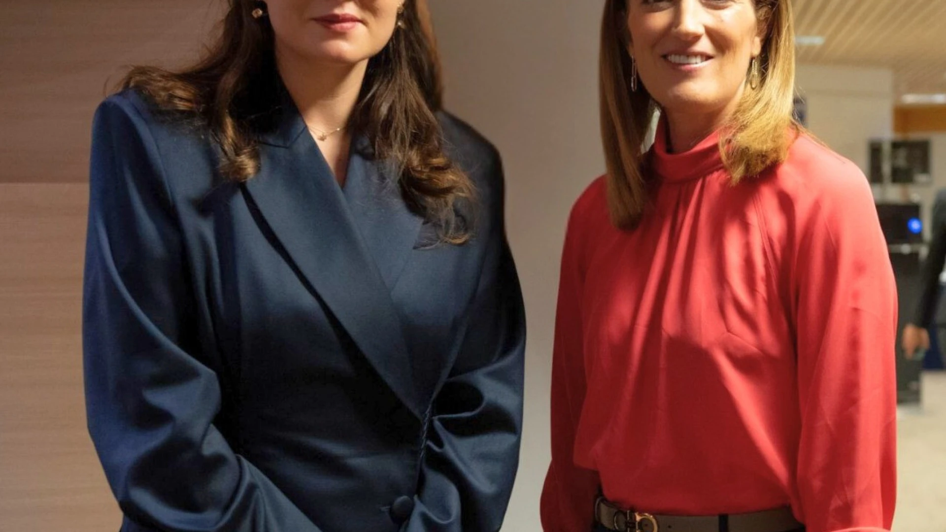 União Europeia Reitera Compromisso com a Ucrânia e Nova Liderança