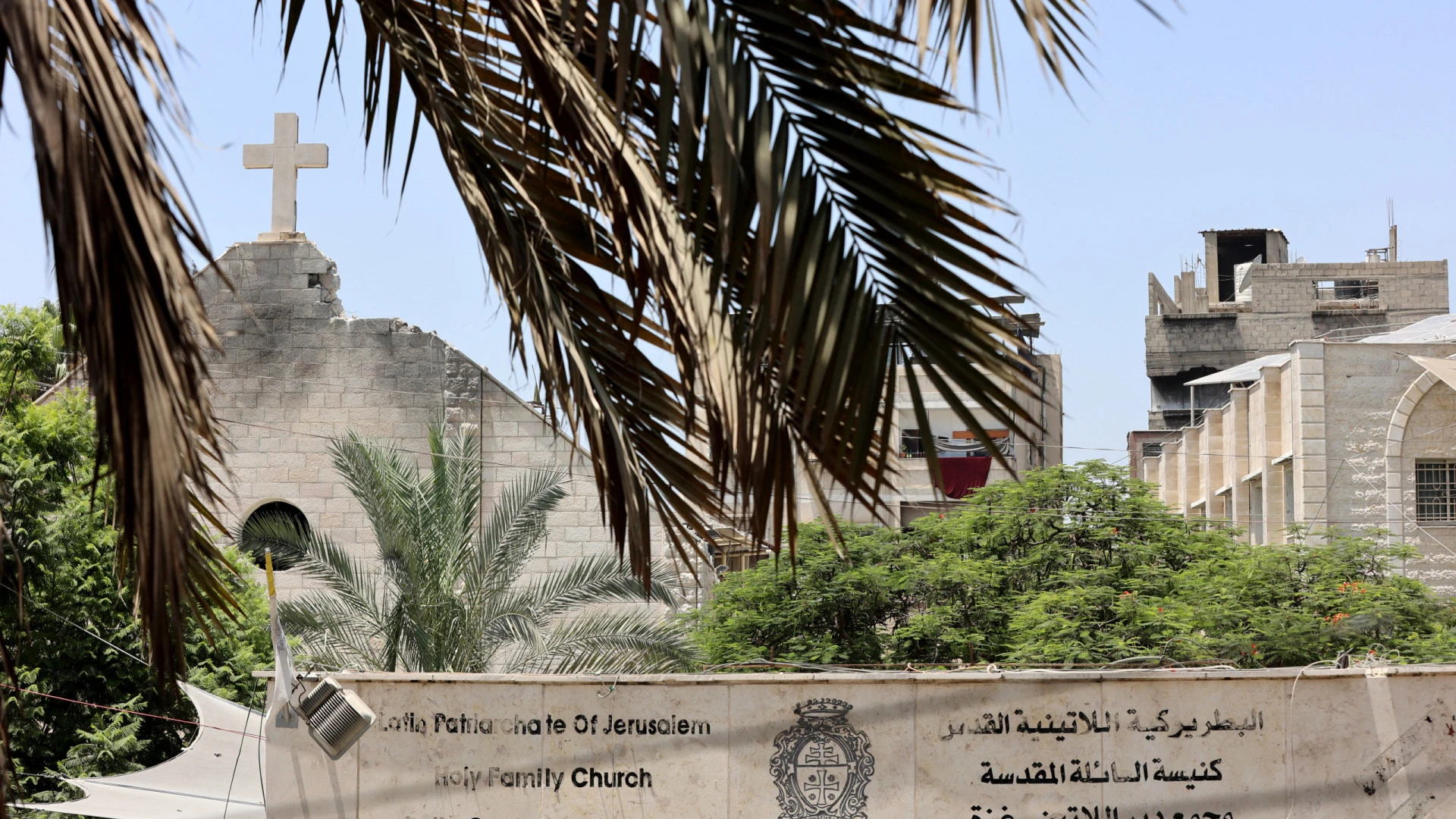 Impacto devastador de ataque israelita à Igreja da Sagrada Família em Gaza