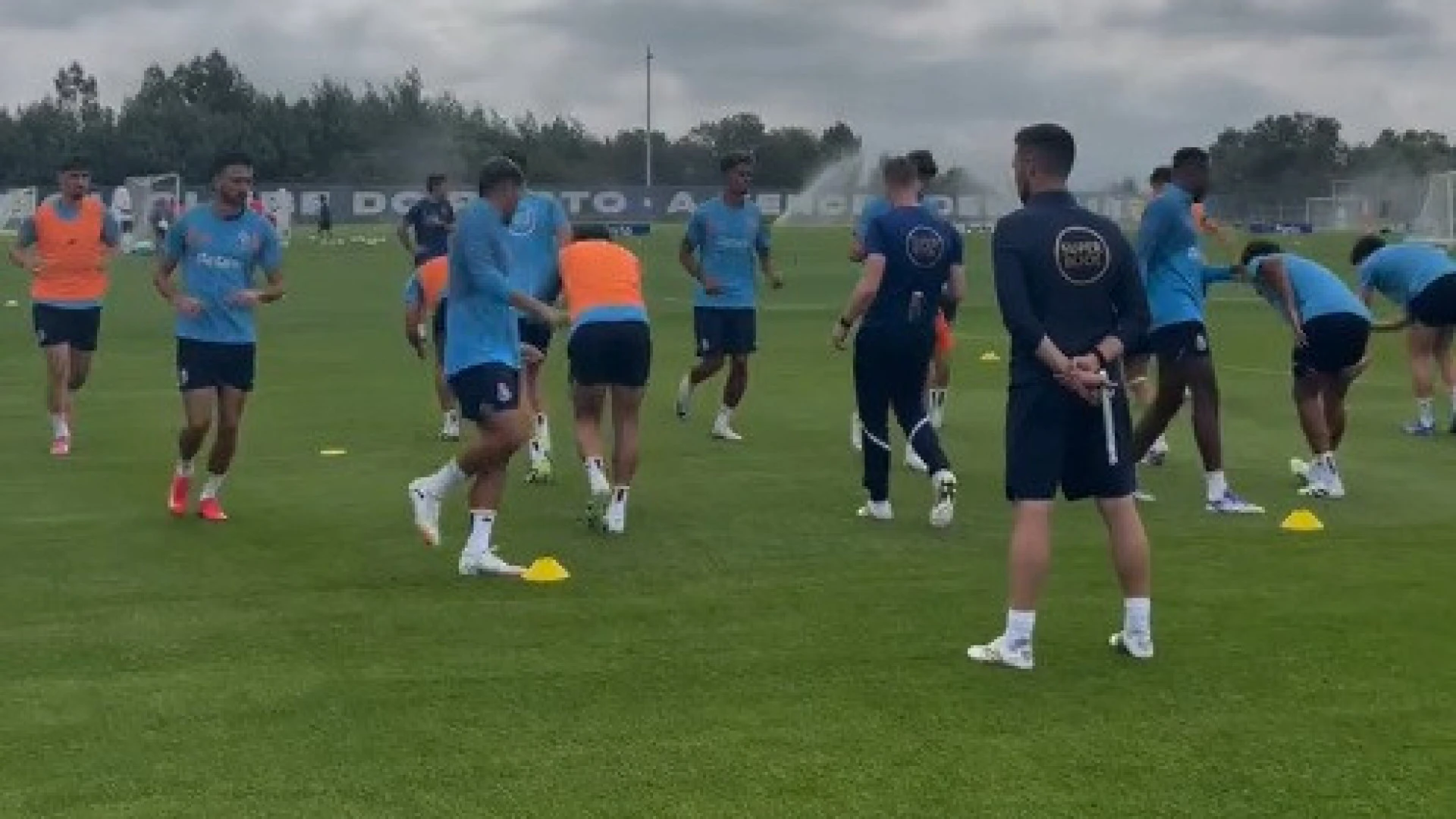FC Porto partilha momentos do treino com a imprensa