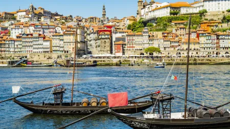 Descubra as Cidades Europeias que Mais Brilham em Passeios de Barco