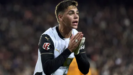 Enzo Barrenechea confirmado no Benfica por Rui Pedro Braz: "Chegada prevista para hoje"