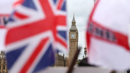 Talibãs refutam alegações de perseguição a afegãos no programa britânico de asilo