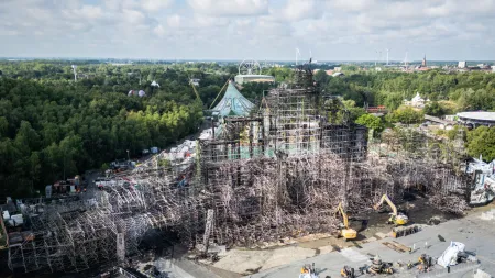 "Tomorrowland Resiste: Festival Aberto Após Grande Incêndio"