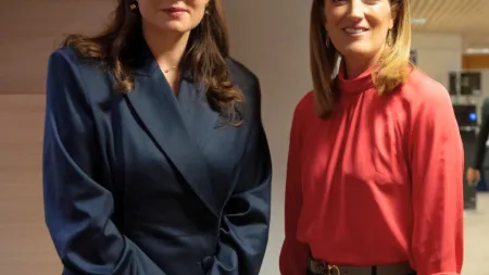 União Europeia Reitera Compromisso com a Ucrânia e Nova Liderança