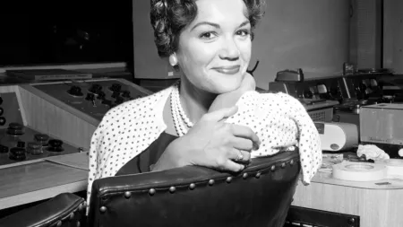 Morre Connie Francis, a icónica cantora de 'Pretty Little Baby', aos 87 anos