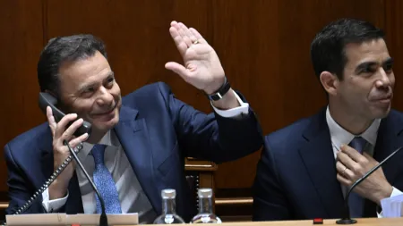 O Primeiro-Ministro Apela à Colaboração da Oposição para a Estabilidade Política