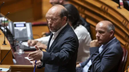 Executivo sob crítica por aliança com Chega, diz Livre