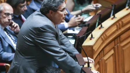 Governante critica diálogo com PS sobre imigração
