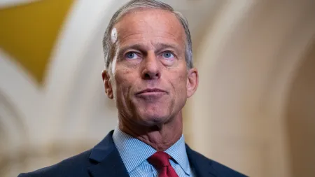 Senador norte-americano apela a total transparência sobre o caso Epstein
