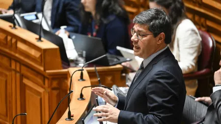 PS denuncia aliança "radical" com Chega, Ventura defende "novo diálogo"