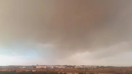 Incêndio em Méntrida provoca alerta e nuvens de fumo sobre Madrid