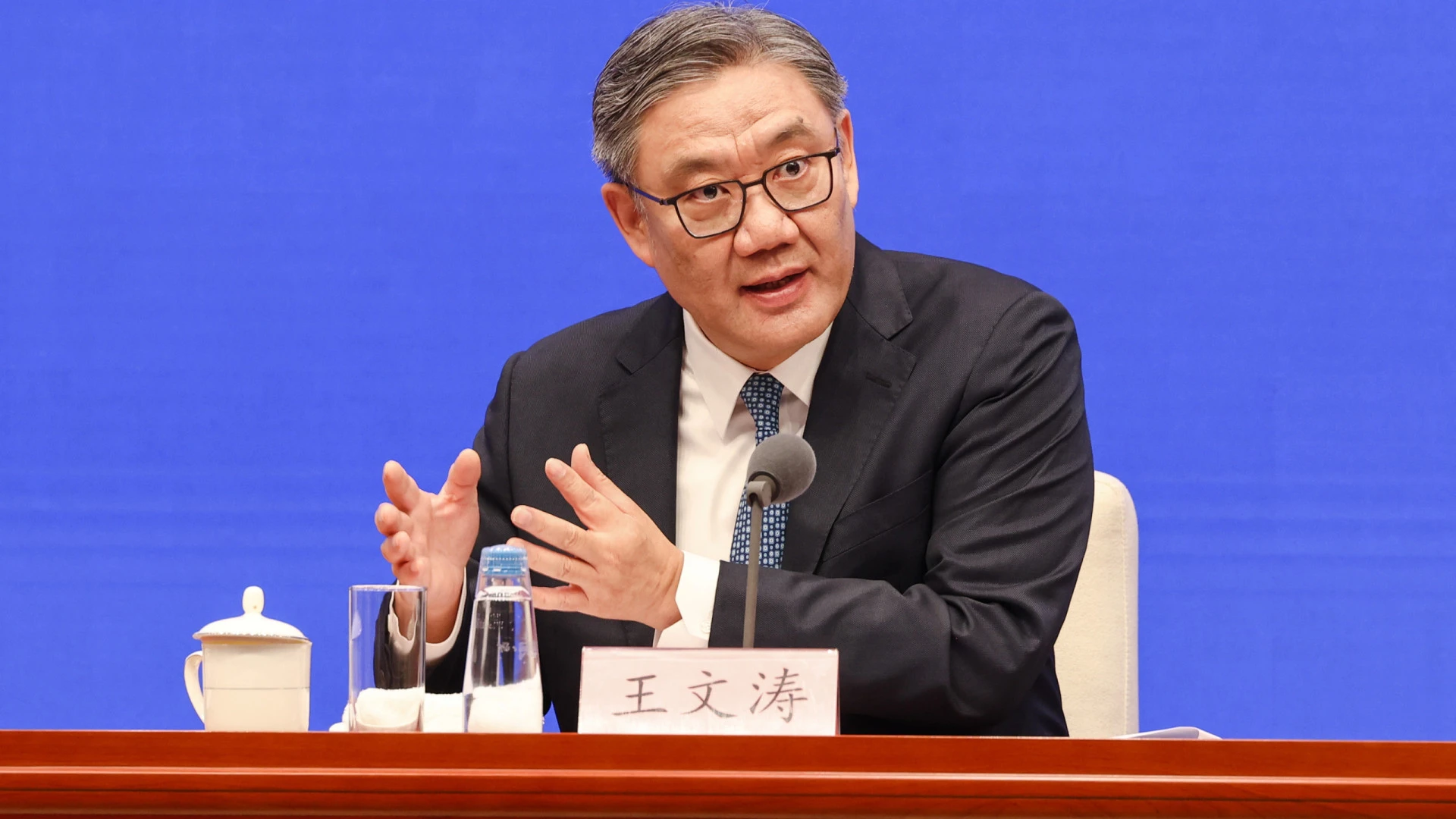 Taxas de 53,6% dos EUA sobre produtos chineses: apelo à cooperação