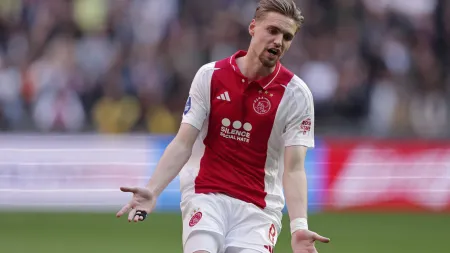 FC Porto e Ajax em conflito por Kenneth Taylor: Valorização exagerada?