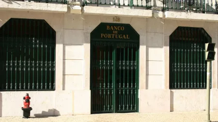 Queda significativa do excedente externo da economia portuguesa até maio