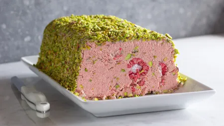 Delicie-se com um parfait de framboesa e pistacho: A sobremesa perfeita para o verão