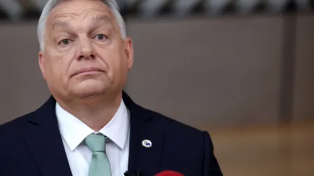 Polónia critica Orbán por "sabotar" a UE em aliança com Putin