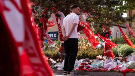 "Bacary Sagna recomenda diálogo aos jogadores do Liverpool após a trágica morte de Diogo Jota"
