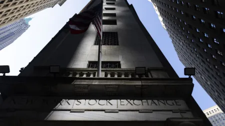 Wall Street apresenta abertura mista com foco nos resultados das empresas
