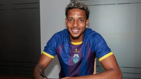 João Pedro reforça a linha de ataque do Desportivo de Chaves
