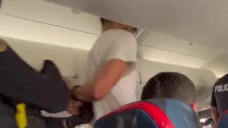 Passageiro provoca desvio de voo após tentativa de abrir porta de emergência