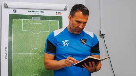 Sérgio Vieira persegue o sonho de elevar o Académico de Viseu à I Liga