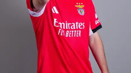 Akturkoglu reafirma compromisso com o Benfica e veste a camisola 7